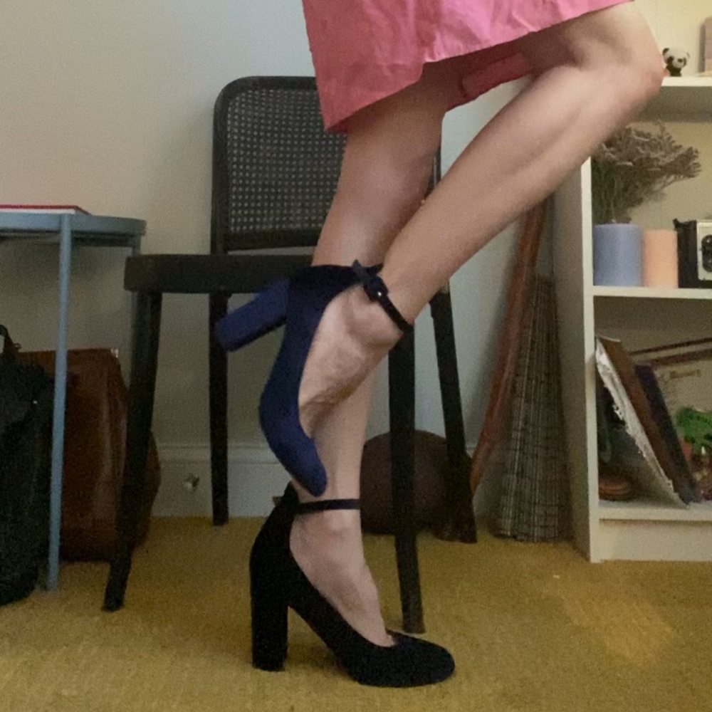 Steve Madden blue velvet pumps